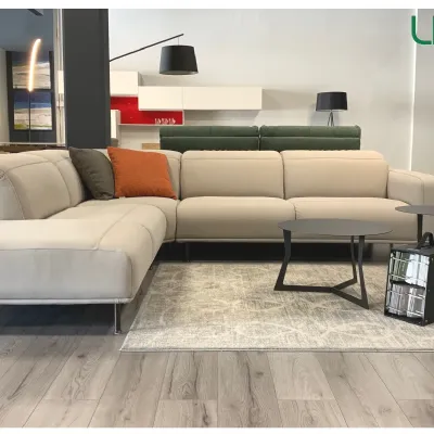 Divano Wing pelle in poliuretano  Nicoline in Offerta Outlet
