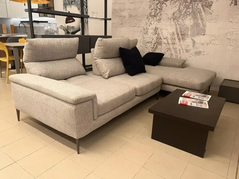 Divano Con penisola modello Astor di Samoa a prezzi outlet