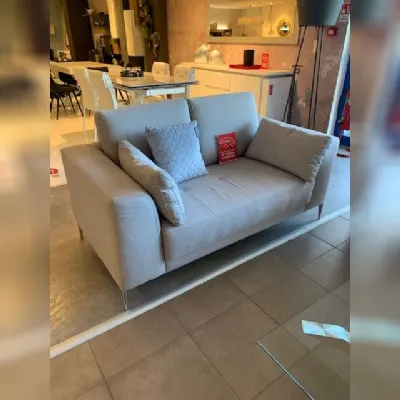 Divano da 2 posti modello Ciska di Collezione esclusiva scontato