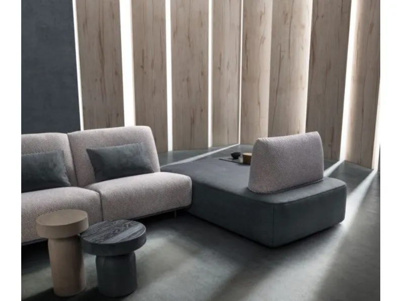 Divano Blank minimal in Tessuto Samoa a prezzo ribassato