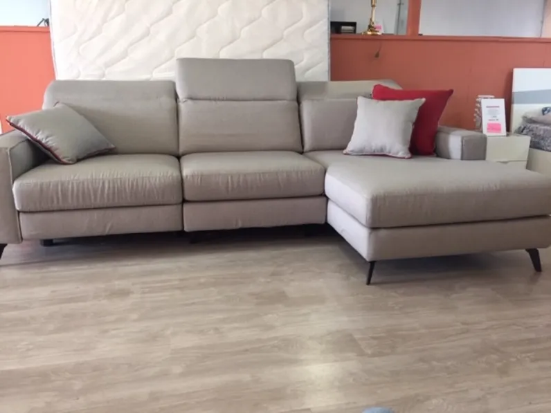 Divano Christopher in Tessuto sfoderabile  di Le comfort scontato 54%