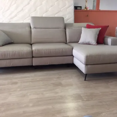 Divano Christopher in Tessuto sfoderabile  di Le comfort scontato 54%