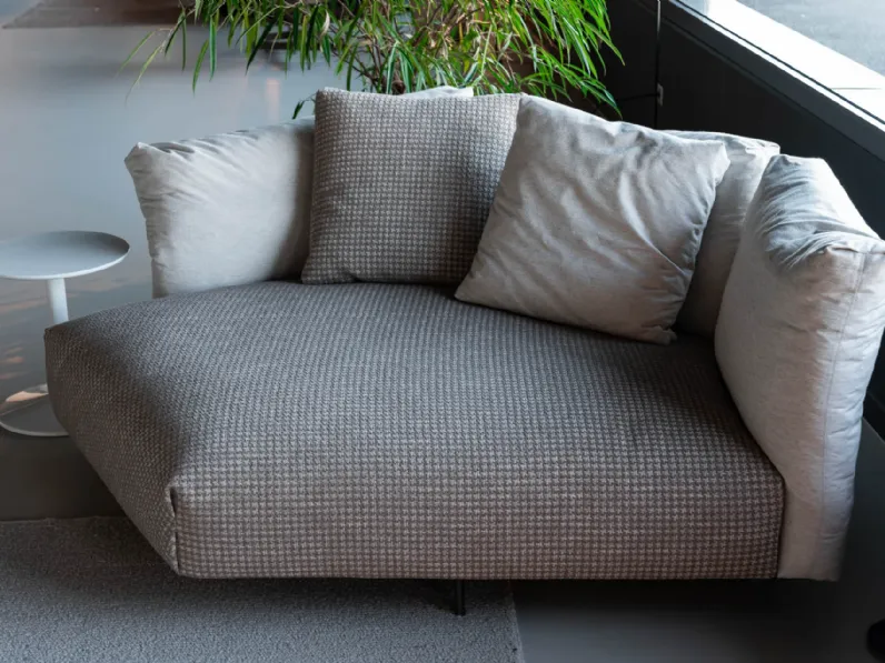 Divano  dambo chaise longue B&b italia a PREZZO OUTLET scontato del 41%