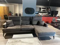 Divano in Tessuto stile moderno modello Divano modello akira scontato - 40%