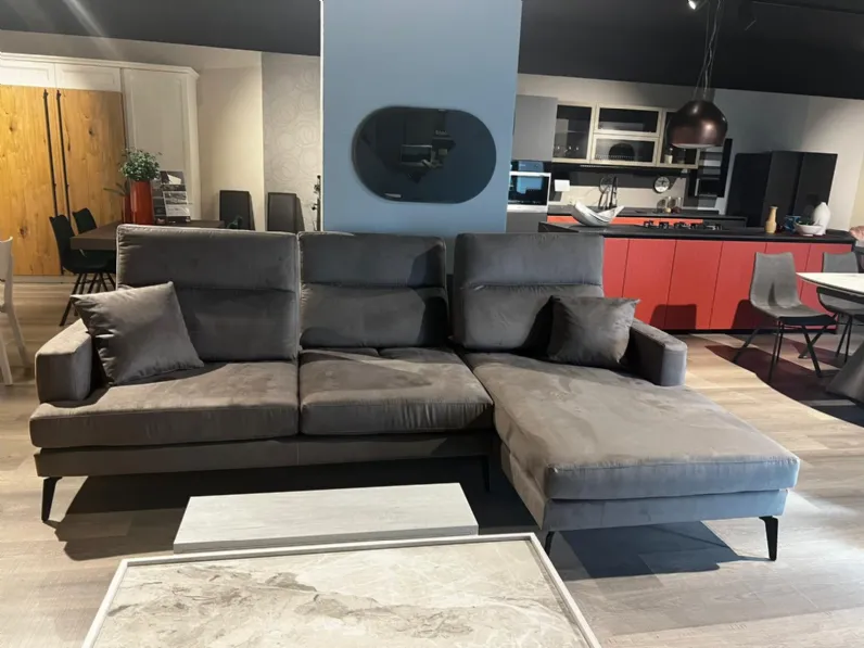 Divano in Tessuto stile moderno modello Divano modello akira scontato - 40%