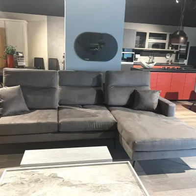 Divano in Tessuto stile moderno modello Divano modello akira scontato - 40%