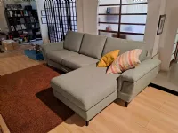 Divano in Tessuto stile moderno modello Divano modello cupido con chaise longue e pedana estraibile scontato - 50%