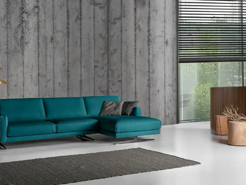 Divano con penisola Divano modello gass con chaise-longue rivestito in tessuto in promo-sconto del 50% Exc� in Offerta Outlet