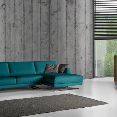 Divano con penisola Divano modello gass con chaise-longue rivestito in tessuto in promo-sconto del 50% Exc� in Offerta Outlet