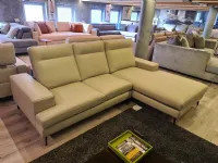 Divano Emmet: comfort in Pelle a 2450. Design moderno, pratico ed elegante.