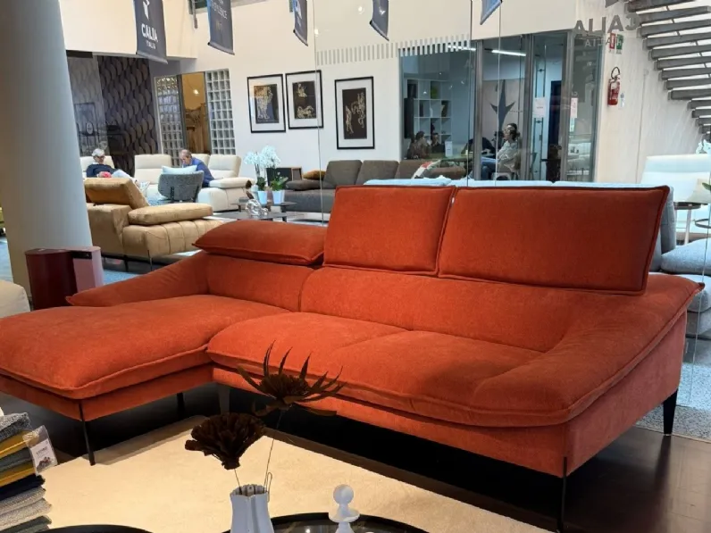 Divano Con penisola Flan con chaise longue Calia in Offerta Outlet a 3490 Euro