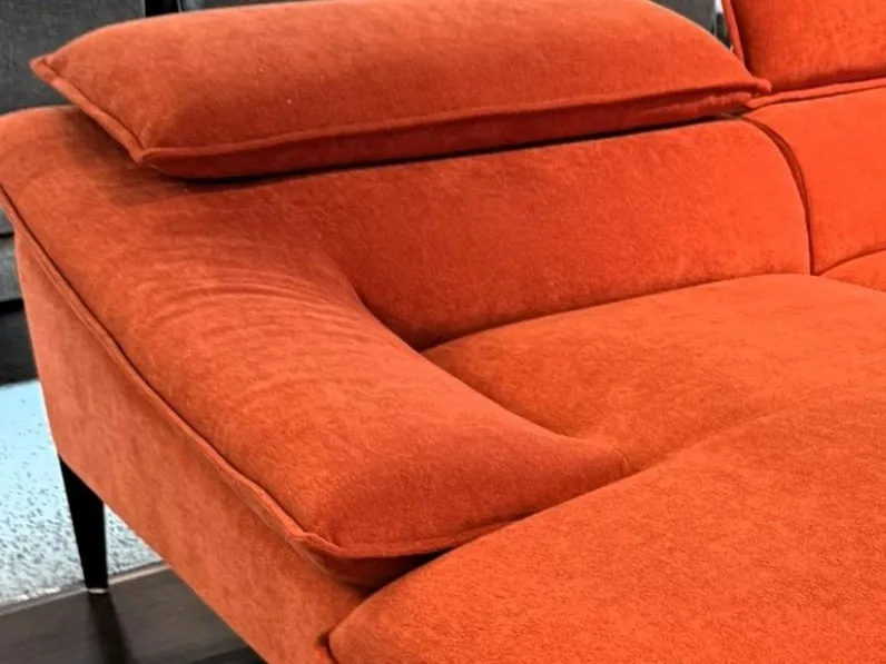 Divano Con penisola Flan con chaise longue Calia in Offerta Outlet a 3490 Euro