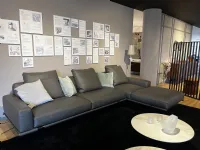 Divano con penisola a 5 posti Let it be di Poltrona frau: prezzo su richiesta 