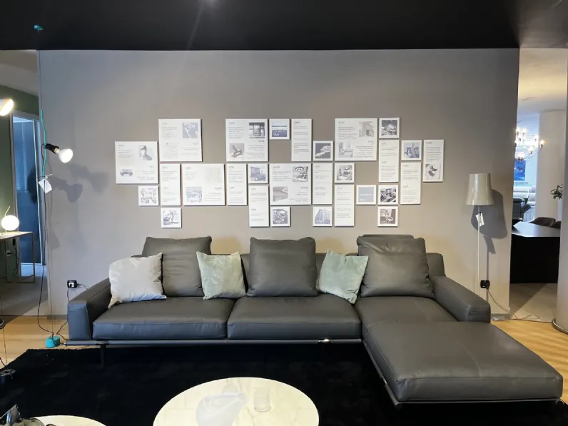 Divano con penisola a 5 posti Let it be di Poltrona frau: prezzo su richiesta 