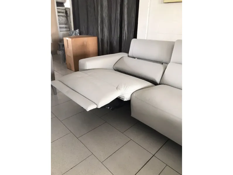 Divano Con Penisola In Stile Design Con Seduta Allungabile Con Forte Sconto divano-con-penisola-in-stile-design-con-seduta-allungabile-con-forte-sconto