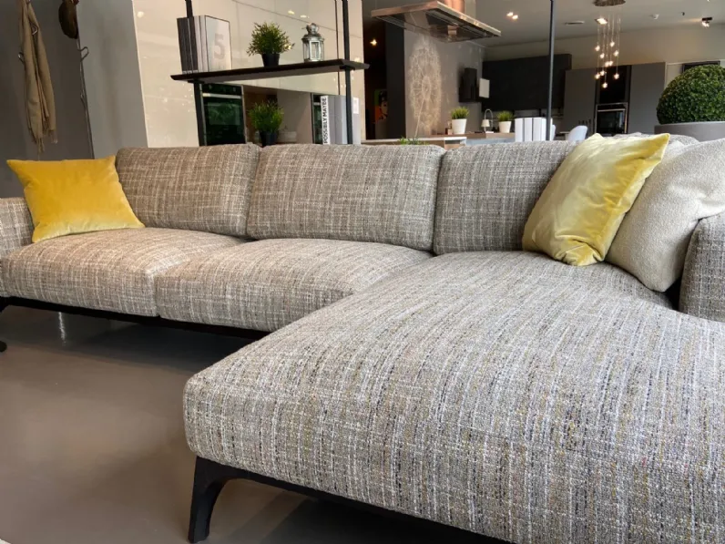 Divano in Tessuto stile design modello Milano scontato - 52%