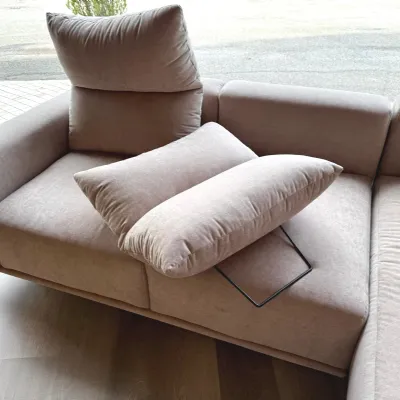 Divano design tessuto Ginny di Samoa con sconto del - 35%