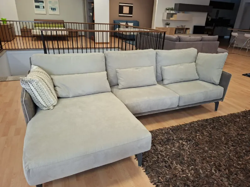 Divano design tessuto Minimal di Samoa con sconto del - 40%