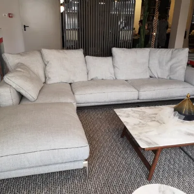 Divano Romeo tessuto in piuma  Flexform a prezzo Outlet
