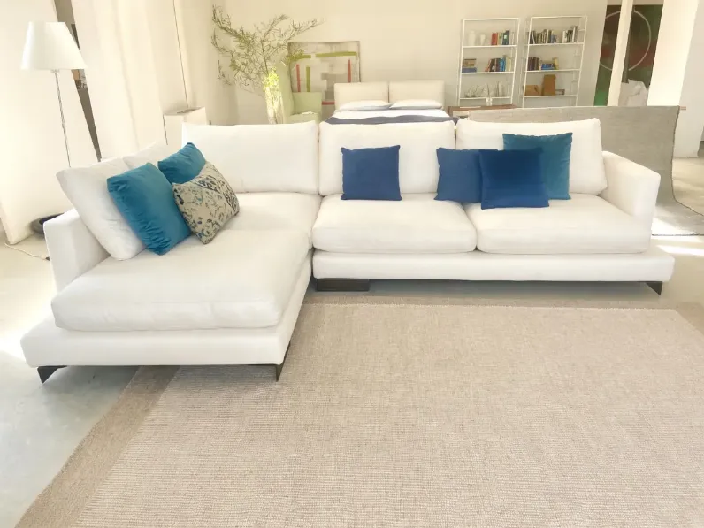 Divano in Tessuto stile design modello Simposio divano ad angolo con chaise longue scontato - 25%