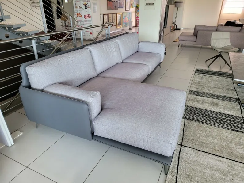Divano con penisola tessuto in misto piuma  Ditre italia a prezzo Outlet