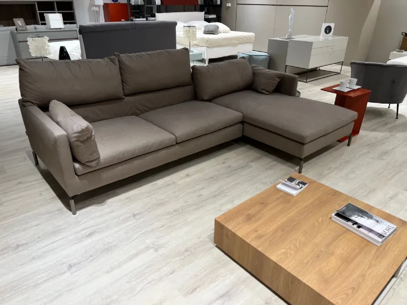 Divano con penisola tessuto in poliuretano  Novamobili a prezzo Outlet