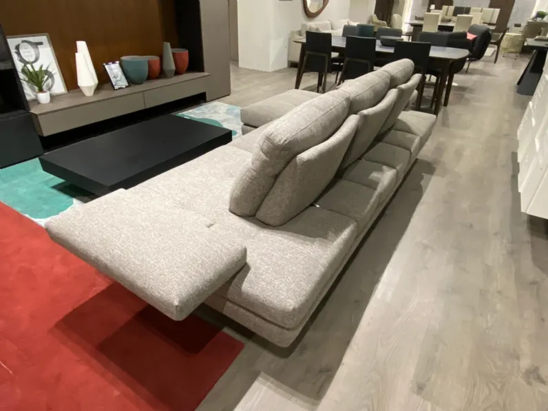 Divano con penisola Toby wing Calia ad un prezzo conveniente