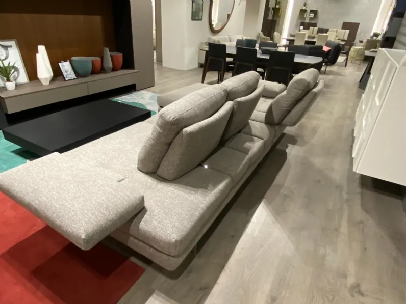 Divano con penisola Toby wing Calia ad un prezzo conveniente