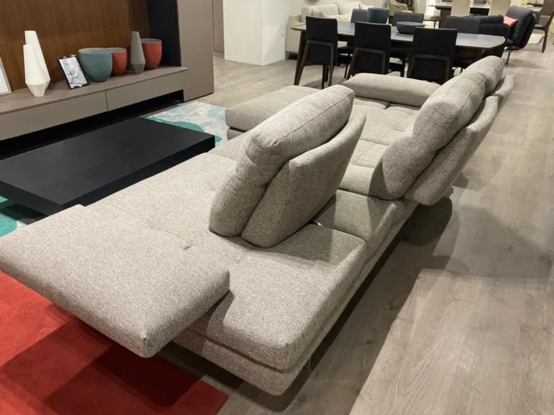 Divano con penisola Toby wing Calia ad un prezzo conveniente
