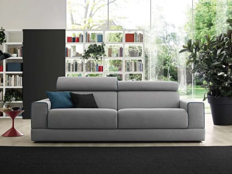 Divano lineare modello James di Felis con forte sconto