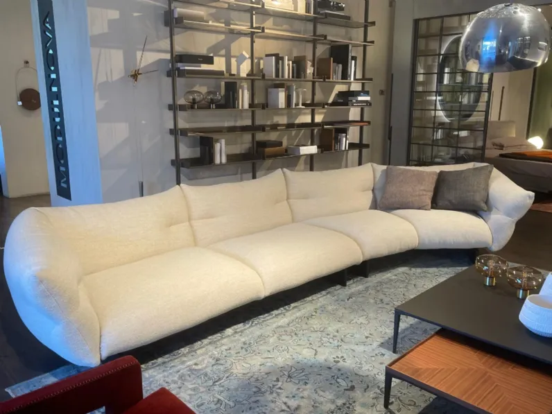 Divano Moncloud cm 4400 tessuto look corda 102 tessuto in misto piuma  Cassina in Offerta Outlet