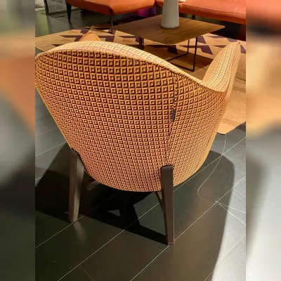 Divano design tessuto Musetta di Egoitaliano con sconto del - 50%