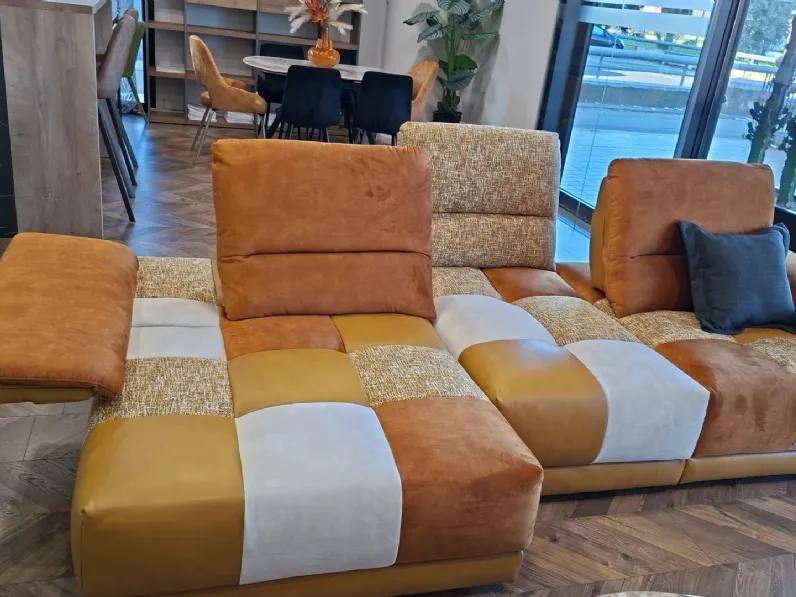 Divano in Tessuto stile design modello Kipling scontato - 40%