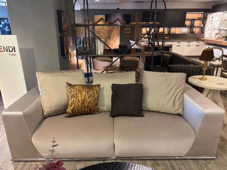 Divano Lineare modello Divano fendi  di Fendi casa con forte sconto