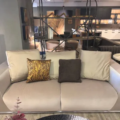 Divano Lineare modello Divano fendi  di Fendi casa con forte sconto