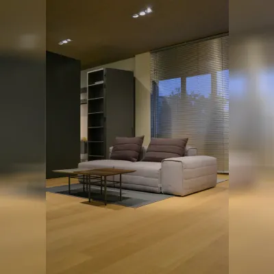 Divano design tessuto Samet  di Gervasoni con sconto del - 50%
