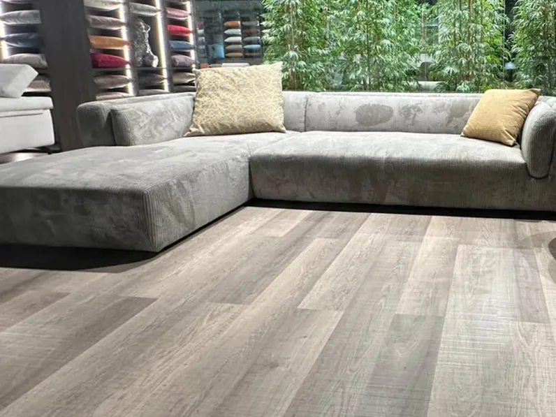 Divano design tessuto Vega di La casa moderna con sconto del - 50%