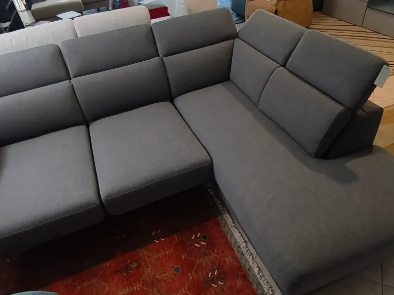 Divano in Tessuto stile moderno modello Divano norton scontato - 50%