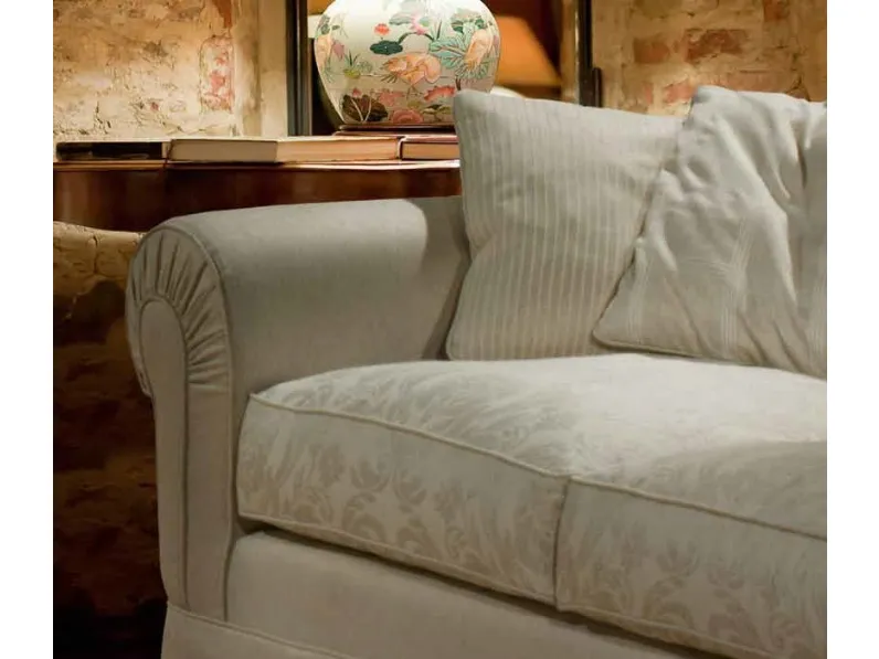 Divano portovecchio vari rivestimenti piuma di Md work in stile classico in Offerta Outlet
