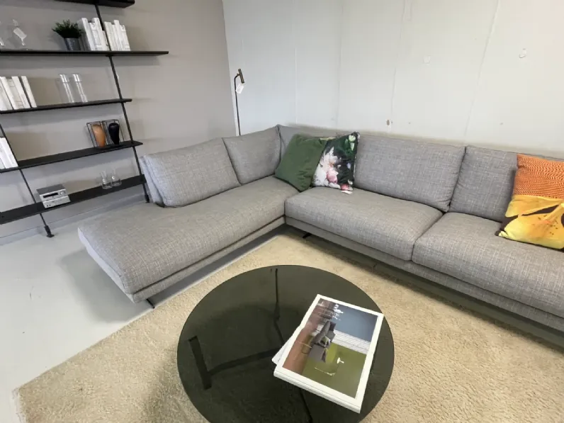 Divano Divano skid bonaldo tessuto in misto piuma  Bonaldo a prezzo scontato