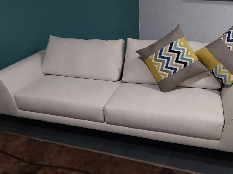 Divano in Tessuto stile design modello Ernest new scontato - 51%