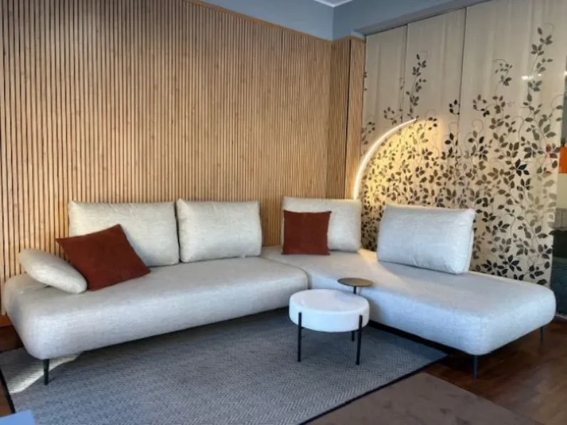 Divano Fanny tessuto in poliuretano  Le comfort in Offerta Outlet