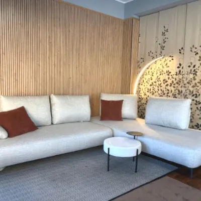 Divano Fanny tessuto in poliuretano  Le comfort in Offerta Outlet