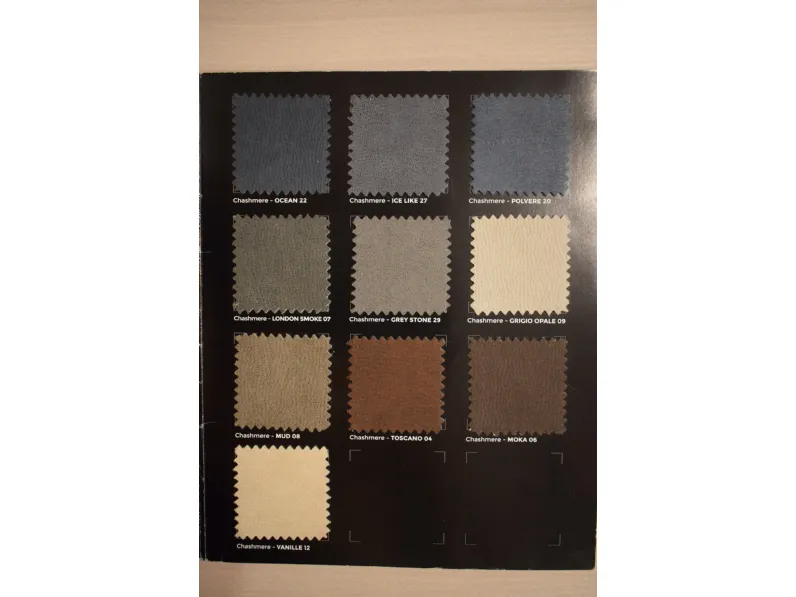Divano Feng tessuto in poliuretano  Collezione esclusiva in Offerta Outlet