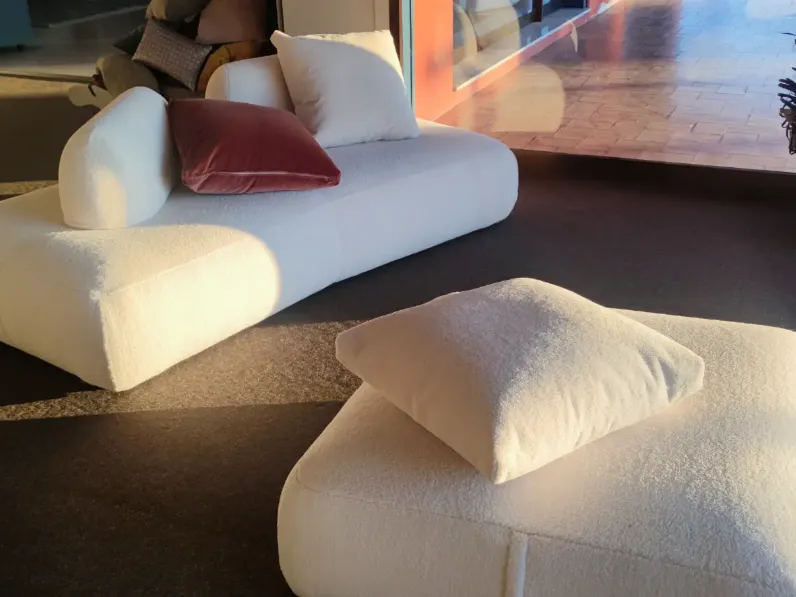 Divano moderno modello Grecale scontato 