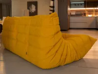 Divano design tessuto Togo di Ligne roset con sconto del - 25%