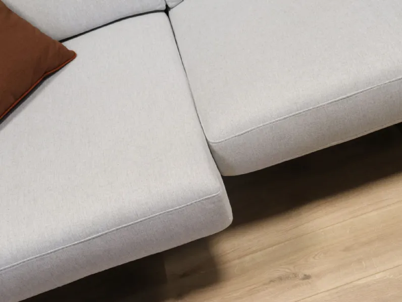 Divano Lineare modello Norton di Le comfort con forte sconto