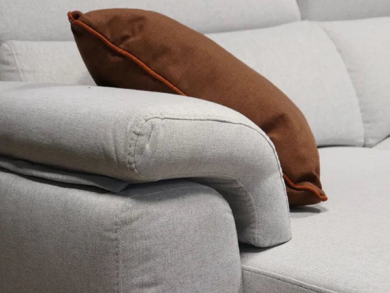 Divano Lineare modello Norton di Le comfort con forte sconto