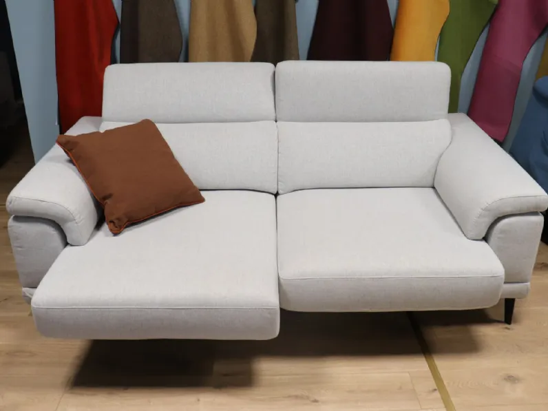 Divano Lineare modello Norton di Le comfort con forte sconto