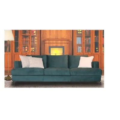 Divano Lineare modello Divano piuma velluto  di Md work in offerta